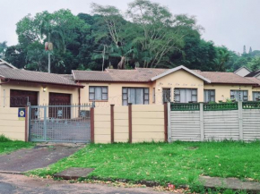 Mzilikazi Guesthouse & Tours